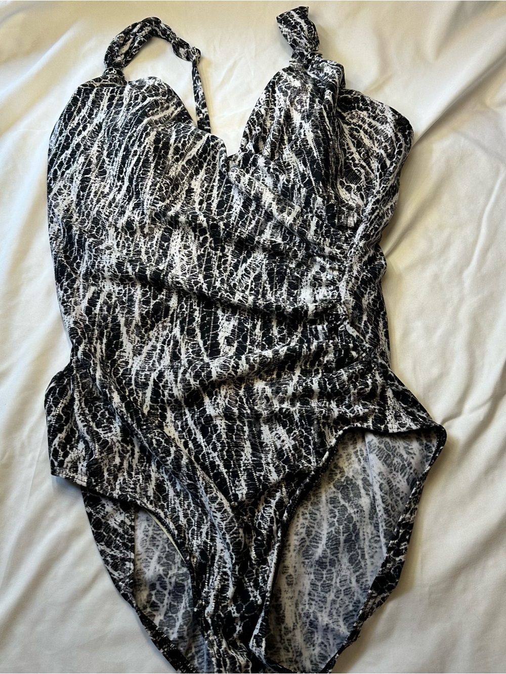 Miraclesuit Black and White Swimsuit - Picture 13 of 13